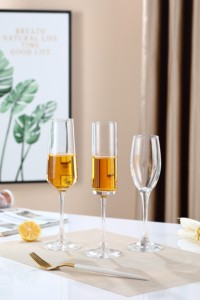 Vente en gros <span class=keywords><strong>de</strong></span> gobelets européens en cristal <span class=keywords><strong>de</strong></span> <span class=keywords><strong>champagne</strong></span> <span class=keywords><strong>de</strong></span> 250ml /8.45oz Verre à vin <span class=keywords><strong>de</strong></span> luxe <span class=keywords><strong>de</strong></span> style ancien soufflé à la machine Design classique - Product Image 5