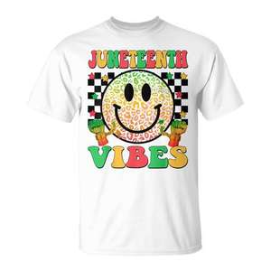 Camiseta Juneteenth Vibes de algodón unisex con cuello redondo y manga corta, diseño del Día de la Libertad - Product Image 1