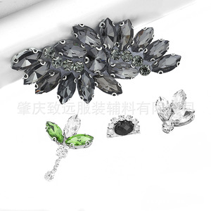 คริสตัลรูปดอกไม้ติดเสื้อผ้าด้วยกาวร้อน สำหรับงาน DIY เครื่องประดับตกแต่ง - Product Image 1