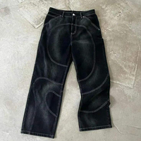 Ensemble deux pièces en denim délavé vintage pour homme, veste à imprimé abstrait et jean ample, tenue décontractée streetwear style motard