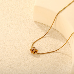 สร้อยคอโซ่กลมสแตนเลสสตีลประดับเพชรพร้อมจี้สามวงสำหรับผู้หญิง สวมใส่ได้ทุกวัน สร้อยคอคล้องไหปลาร้า - Product Image 3