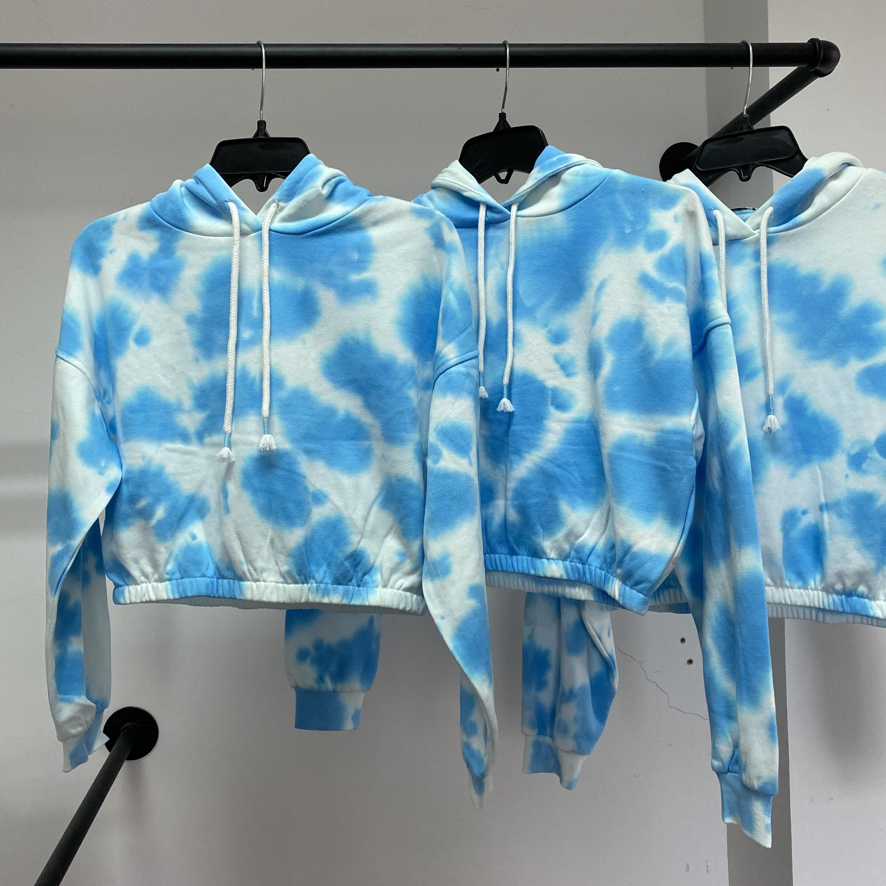 เสื้อฮู้ดสีฟ้า