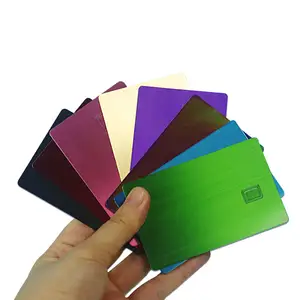 بسعر المصنع بطاقات معدنية مخصصة من الفولاذ المقاوم للصدأ ممشط تطبيق بطاقات ائتمان بنكية ذكية معدن