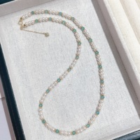 Collier en or 18 carats avec perle d'eau douce naturelle (avec apatite)