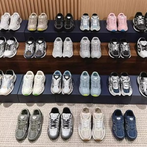 2026 En gros Baskets décontractées en cuir verni et maille pour hommes, style design, polyvalentes, et Chaussures de course pour femmes de qualité supérieure - Product Image 1