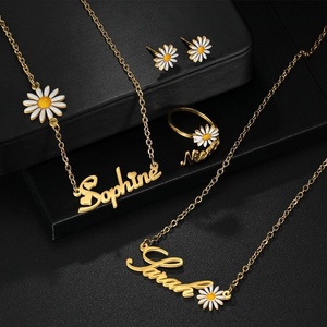 Ensemble de bijoux plaqué or avec fleur de marguerite pour femme, collier, boucles d'oreilles et bague personnalisés en alliage, cadeau mignon pour femme - Product Image 2
