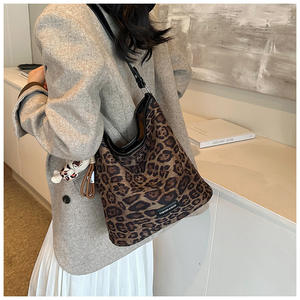 Sac fourre-tout imprimé léopard, design personnalisé, sac à main mode femme - Product Image 4