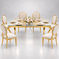 Table de banquet haut de gamme en acier inoxydable doré avec plateau en verre miroir et pieds courbés – Fournisseur en gros pour mariages et événements de luxe