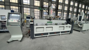 Machine de traitement des fenêtres et des portes CNC OUWO 3200 mm avec magasin d'outils et changeur d'outils automatique pour profilés en aluminium - Product Image 4