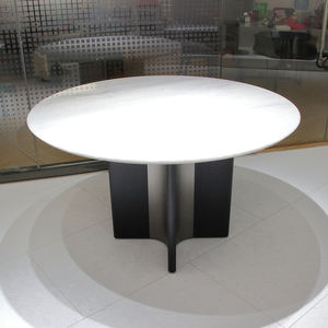 جولة من الفولاذ المقاوم للصدأ من الرخام الأبيض البيضاوي الأنيق مع من من أثاث المطاعم - Product Image 1