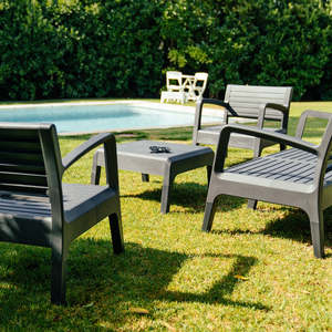 Set di Mobili da Giardino Contemporanei in Plastica Riciclata, Divano e Poltrone per 4 Persone, Eco-Compatibile - Product Image 4