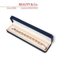 Boîte à bijoux en cuir décorative en velours à motif personnalisé pour l'emballage de bijoux de luxe, vente directe d'usine, emballage cadeau rouge pour voyage