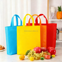 Nouveauté Sac en non-tissé rouge sur mesure pas cher Matériel écologique Motif de fruits Sac de shopping en non-tissé avec impression de logo