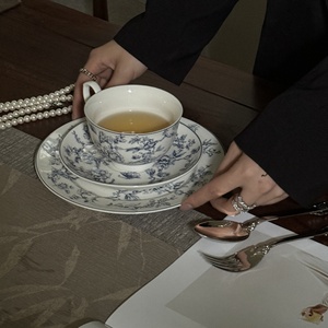 Juego de Platos de Cerámica con Diseño de Flores Azules, Estilo Retro Francés, para Desayuno, Taza y Platillo para Té, Ideal para Fiestas y Hoteles - Product Image 2