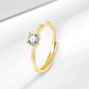 Bague en cuivre plaqué argent à motif géométrique unique, design torsadé délicat, bague en zircon, cuivre plaqué argent, vente en gros disponible - Product Image 5