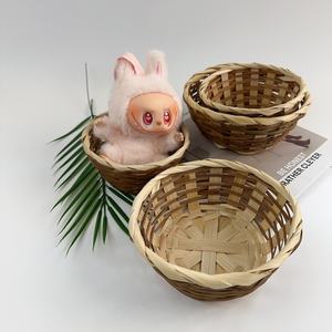 Cesta de almacenamiento de bambú Curry de estilo Cesta tejida para frutas o pan con asas Empaquetado en cartón - Product Image 5