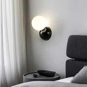 Lámpara de Pared LED de Hierro Creativa Minimalista con Pantalla de Vidrio, Diseño Moderno para Dormitorio y Sala de Estar, Regulable - Product Image 4