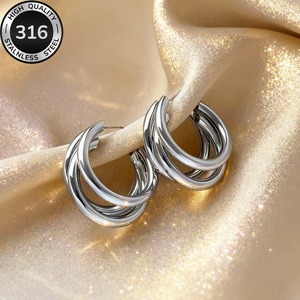 Boucles d'oreilles élégantes en acier titane en forme de C, style européen et américain, multi-couches, géométriques et polyvalentes. - Product Image 3
