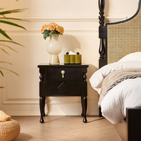 Ensemble de meubles de chambre à coucher de style nordique de luxe en bois massif avec table de chevet et armoire