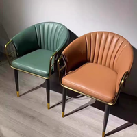 Chaise de salle à manger de luxe moderne en acier inoxydable avec dossier rembourré en cuir, pieds en métal, pour hôtel et banquet, vert et orange