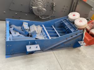 Planta de trituración móvil de 50 toneladas por <span class=keywords><strong>hora</strong></span> con alimentador vibratorio con tolva más grande - Product Image 5