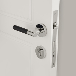 Poignée de porte moderne en cuir sur mesure, levier en laiton massif chromé avec poignée en cuir shagreen à motif lychee pour hôtel et villa - Product Image 3