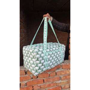 Bolsa de lona acolchada de algodón hecha a mano, espaciosa, ligera, duradera, elegante, con estampado tradicional, para viajes y vacaciones. - Product Image 5