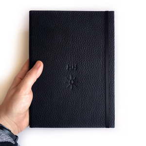 Carnet de planification personnalisé en cuir noir, phrase en bas relief, design élégant de journal, idéal pour l'écriture quotidienne, cadeaux uniques pour un anniversaire - Product Image 4