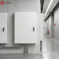 Boîtier de jonction en acier laminé à froid verrouillable pour systèmes de contrôle d'énergie solaire