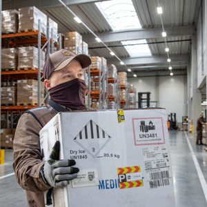 ตัวแทนขนส่งทางอากาศแบบเร็ว FCL DHL บริการส่งถึงหน้าประตูบ้าน LCL ด่วน บริการขนส่ง FBA จากจีนไปอเมริกาและสหราชอาณาจักร - Product Image 1