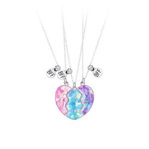 Collier d'amitié magnétique pour 3 filles |   Ensemble de pendentifs en forme de cœur assortis |   Colliers BFF, cadeaux pour sœurs / meilleures amies - Product Image 2