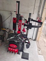 Démonte-Pneu de Camion Automatique avec Alimentation 220V, Kit de Levage de Pneu et Fonction d'Inclinaison pour un Retrait Facile des Pneus