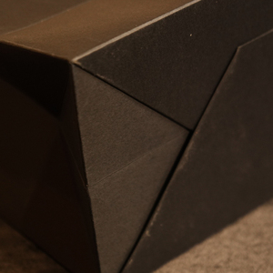 Suministro de fábrica de alta calidad Cartón negro Papel de aluminio dorado Bolsas Impresión de logotipo en bolsas de papel - Product Image 6