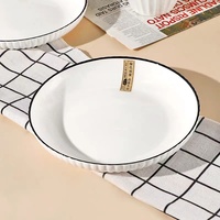 Assiette personnalisée minimaliste surdimensionnée Yamada de 10 pouces en porcelaine émaillée écologique de style japonais jetable XQ