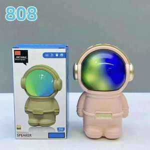 Altavoz Inalámbrico Astronauta con Luces LED RGB, Mini Subwoofer de Escritorio, Portátil para Exteriores, Regalo Creativo para Computadora - Product Image 2