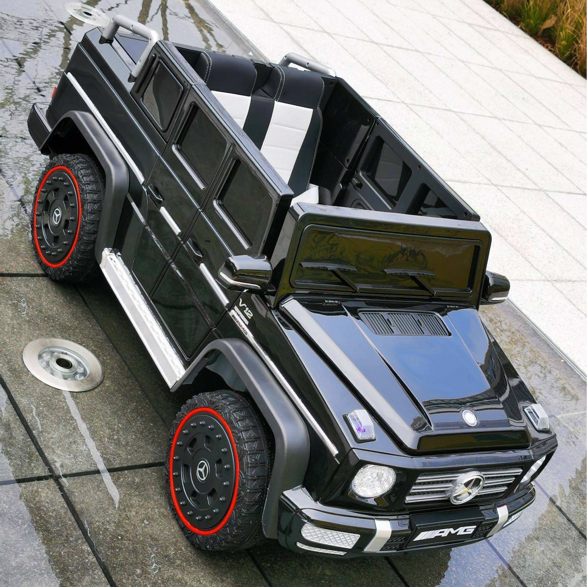 Base en cuir noir avec finition laquée