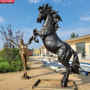 Scultura diritta della statua di salto del cavallo nero del bronzo a grandezza naturale del giardino all'aperto