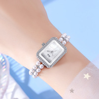 Montre à quartz pour femme avec cadran carré, bracelet imitation perles, lunette en cristal, cadran nacré, élégante montre-bracelet de luxe pour femme