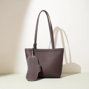 Bolso Tote de Cuero Genuino Estilo Preppy Vintage con Logotipo Personalizado y Correa para el Hombro para Mujer, Calidad Premium - Product Image 4