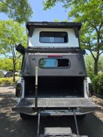 Caravana todoterreno 4x4 de estilo moderno con techo expandible ligero de aluminio para 2 personas, para camioneta o autocaravana.