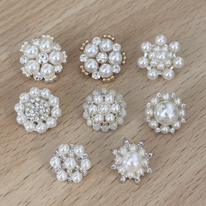 Sang Trọng Vàng Bạc Kim Loại Kẽm Hợp Kim Pha Lê Rhinestone Biểu Tượng Tùy Chỉnh Ngọc Trai Chân Nút Nút Cho Phụ Nữ Quần Áo Phụ Nữ Quần Áo - Product Image 2