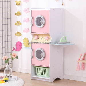 Lave-linge en bois pastel pour enfants avec fer à repasser et panier pour jeux de rôle en intérieur - Product Image 1