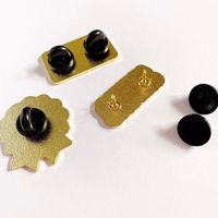 Usine en gros Design Anime meilleur professeur broche personnalisé brillant or métal Badges pas cher métal doux émail épinglette pour vêtements
