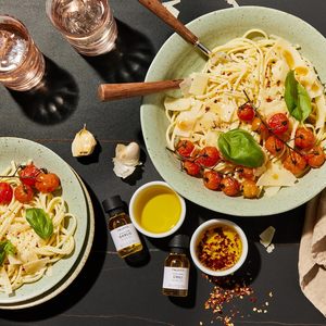 Coffret Cadeau d'Huile d'Olive Vierge Extra Pressée à Froid Espagnole Infusée aux Saveurs Gourmandes (Ail, Piment, Chipotle) – Pack de 18 - Product Image 5
