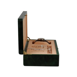 Caja de madera personalizada de alta calidad con certificación FSC para relojes, joyas y accesorios deportivos, con almohadillas. - Product Image 5