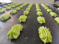 Machine à fabriquer des biscuits personnalisés, machine à déposer des points, machine à déposer des bandes, machine à découper des gaufrettes et machine à produits en forme de fleurs rotatives