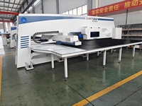 Presse à tourelle CNC / Machine d'emboutissage d'acier pour l'industrie des tôles métalliques - Fabricant