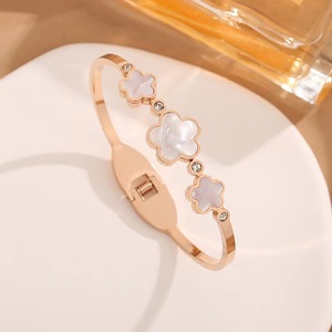 Bracelets sans ternissement Van Cleef & Arpels Trèfle à quatre feuilles en or 18 carats véritable pour femme - Product Image 5