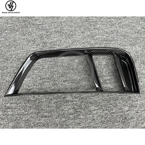 Rejilla de Ventilación Inferior de Parachoques Trasero de Fibra de Carbono Seca Brillante con Diseño de Panal para Audi R8 Base Coupé de 2 Puertas 2016-2018 - Product Image 4