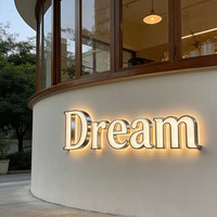 Letras de Metal Curvadas Personalizadas con Iluminación LED, Diseño en Forma de Arco para Letreros, Montaje en Pared